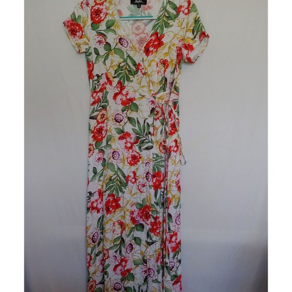 Lulus Dresses & Skirts - Lulu's floral shrt sleeve wrap dress red, green and white size Medium